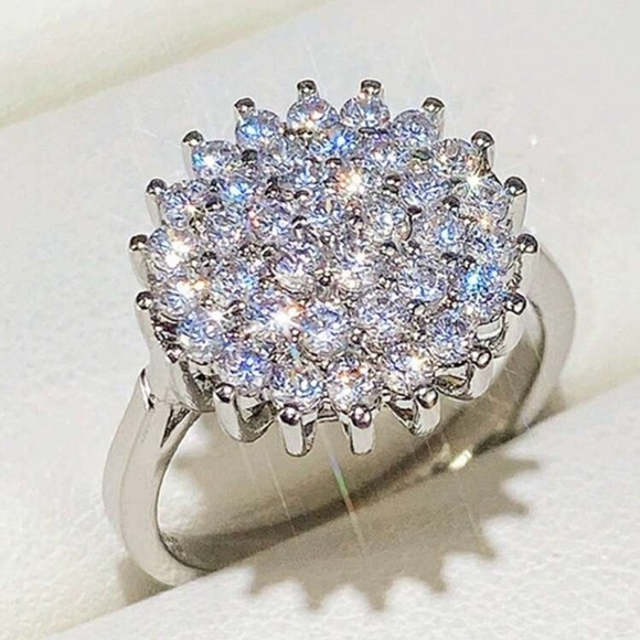 SIZE 10 WEDDING RING - Picture 3 of 13